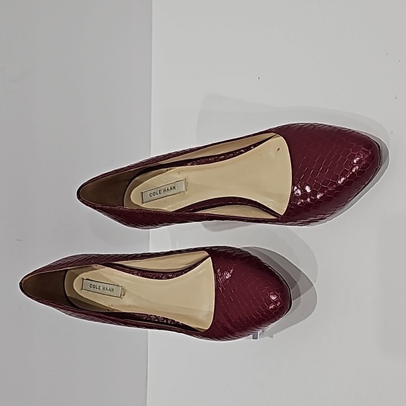 Cole Haan Vandam Pumps Burgundy Sneak Skin Emboss Size 7.5 round toe - Picture 2 of 14